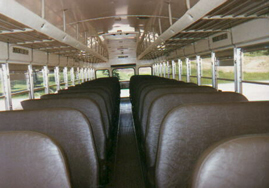 Interior de bus escolar