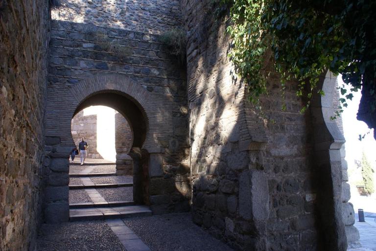 Interior puerta de Alcántara