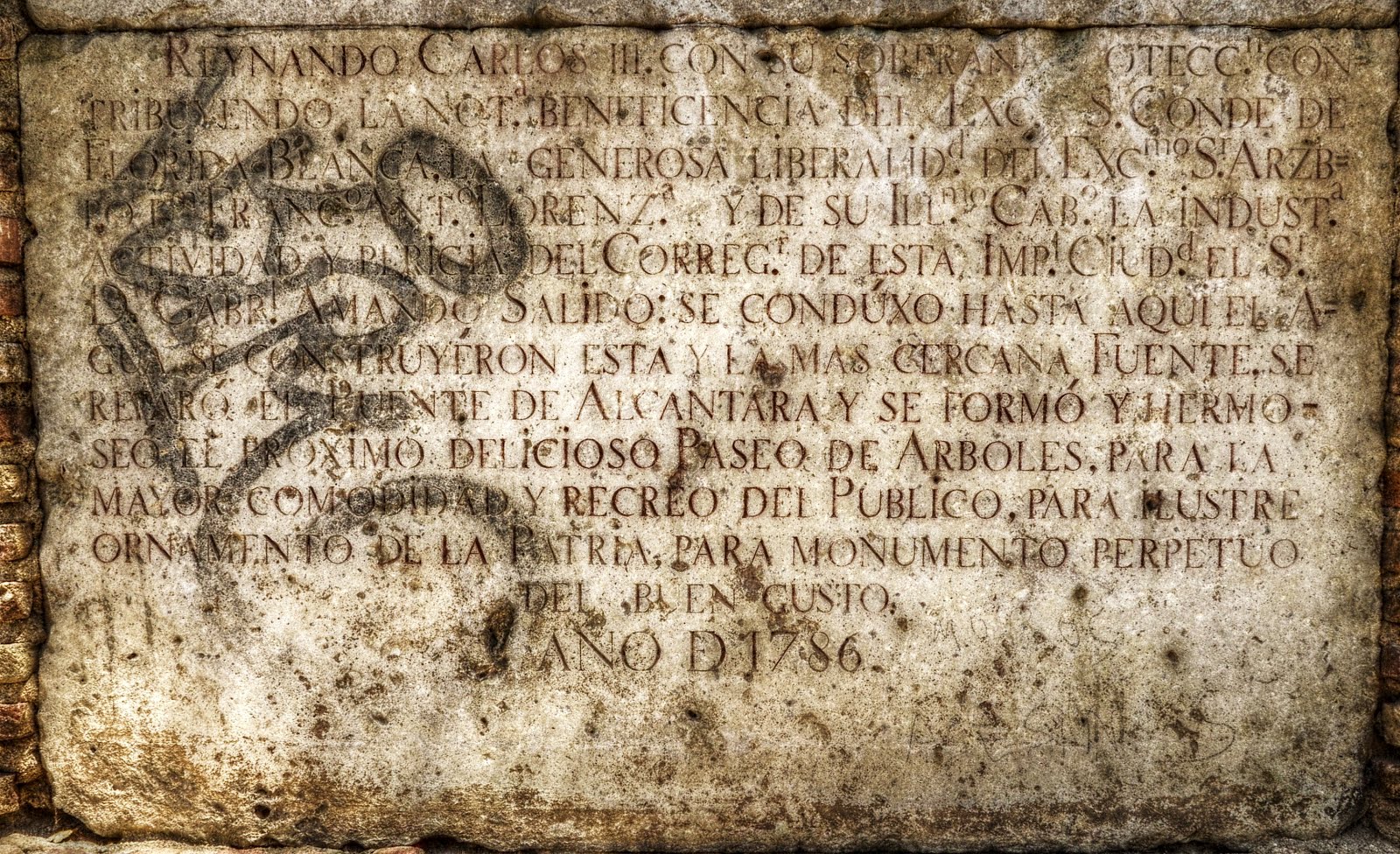 Inscripción inferior de la fuente