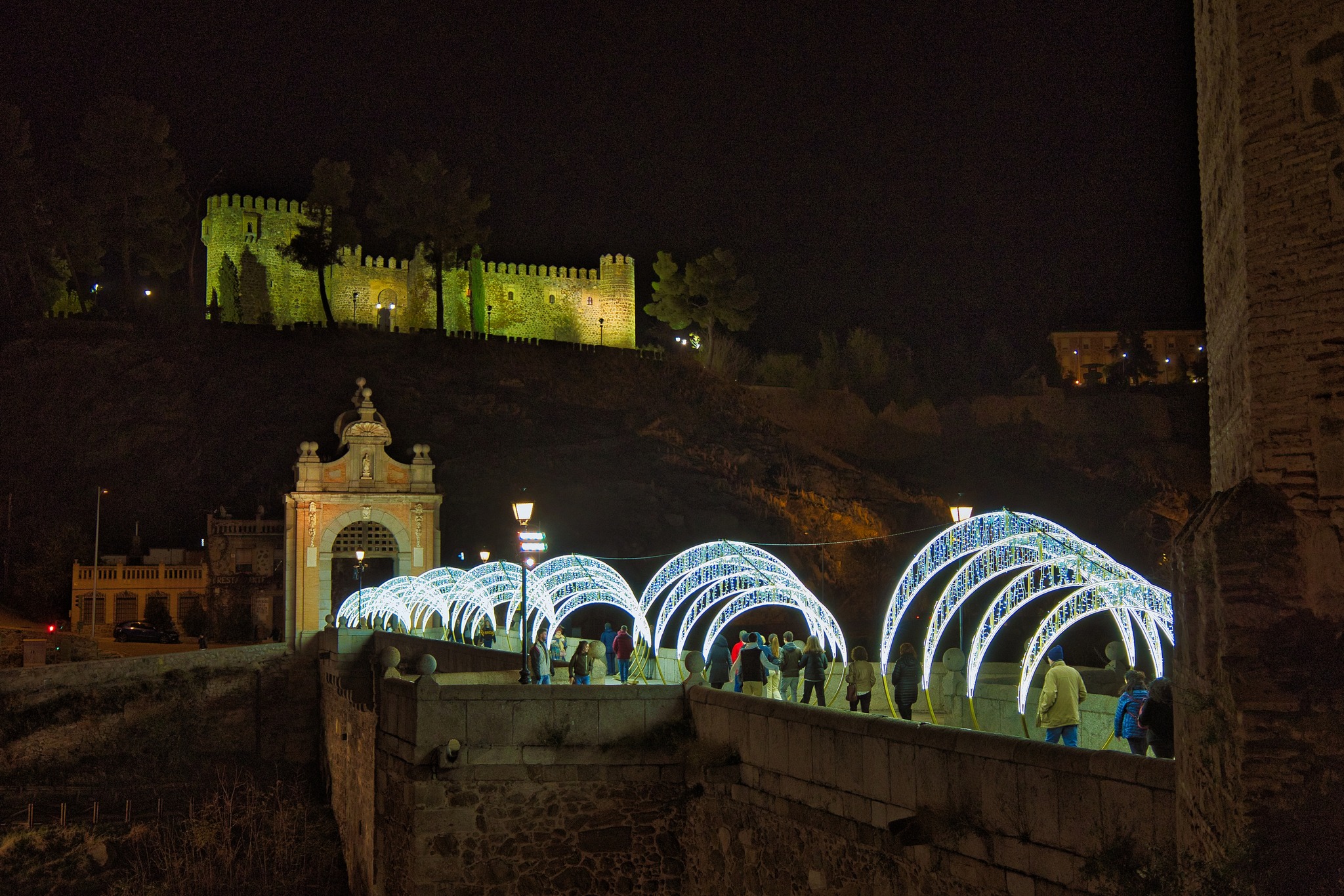 Iluminación navideña 2022, Puente Alcántara y castillo de San Servando. Oscar Lopez