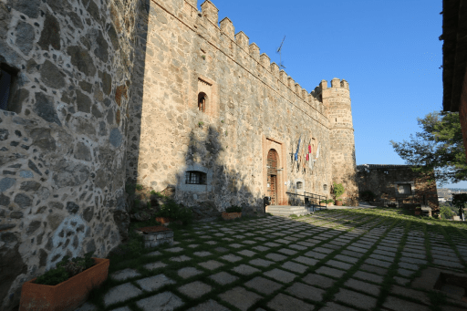 Fachada este, entrada principal