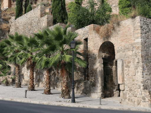 Puerta de los Doce Cantos