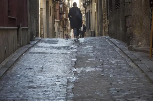 Calle de La Plata, frente al local