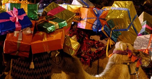 Camellos de los Reyes Magos cargaditos de regalos