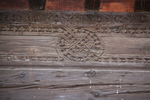 Detalle de la decoración de la viga del patio 