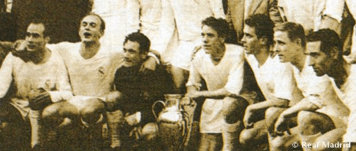 Equipo del Real Madrid con la segunda Copa de Europa