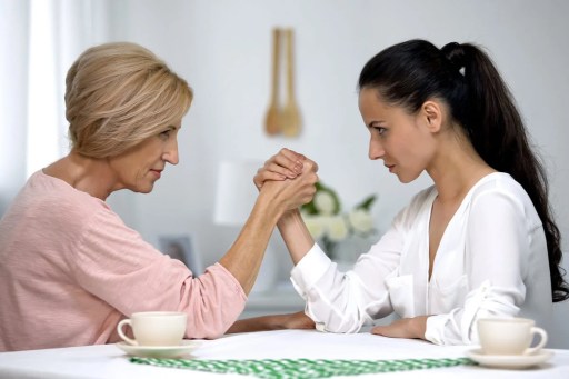 Enfrentamiento madre e hija.