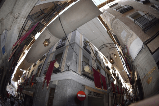 Esquina de la calle Martín Gamero con la calle Tornerías. Corpus Christi 2019.