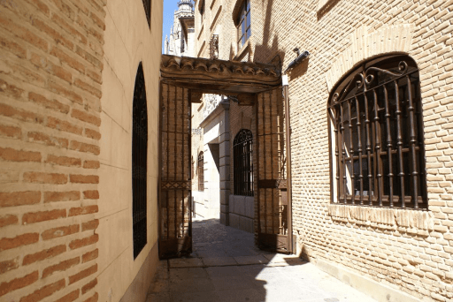 Pasadizo del Ayuntamiento, también conocido como Pasaje de Balaguer.