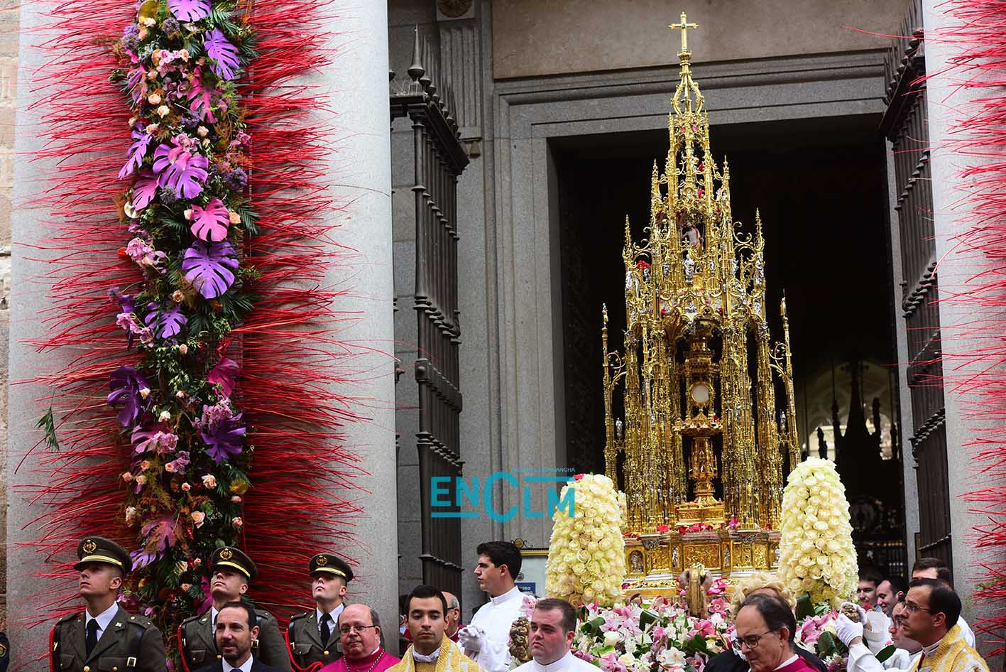 Regreso de la Custodia a la catedral por la puerta Llana