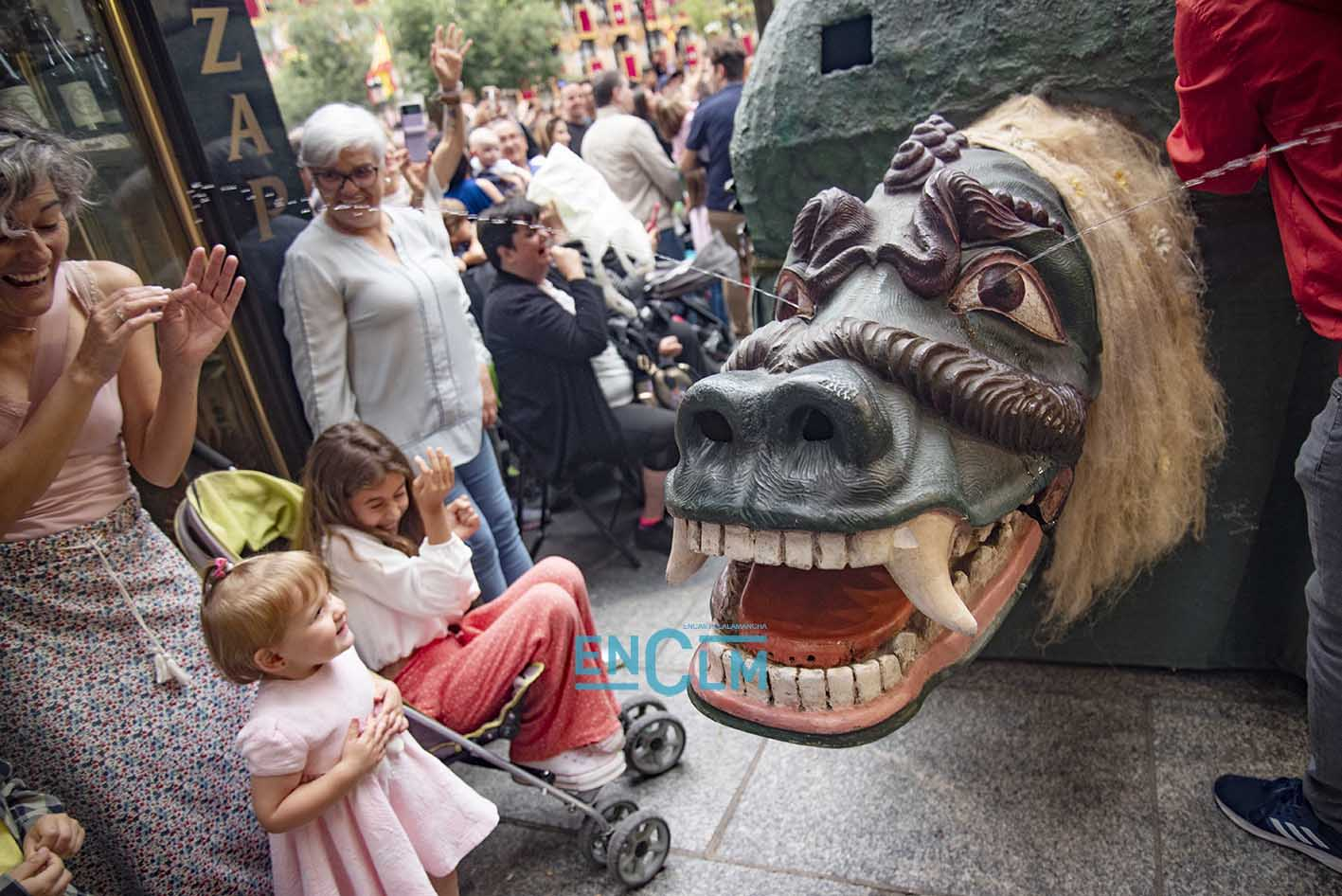 La Tarasca expulsando agua