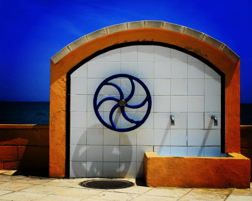 Antigua rueda de bombeo